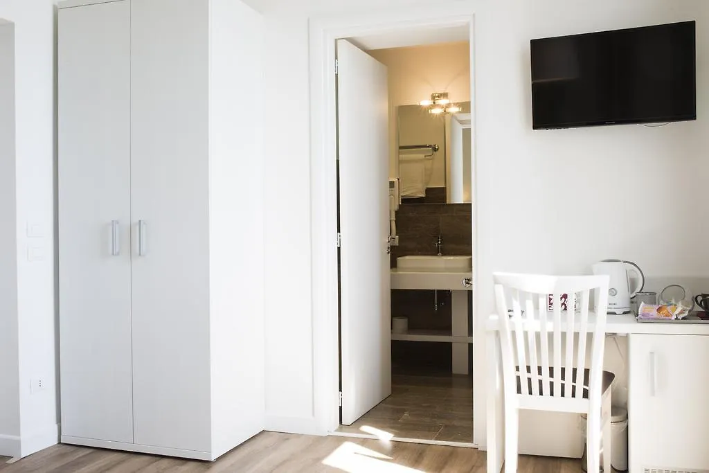 Suite Deal Рим 2*,  Италия